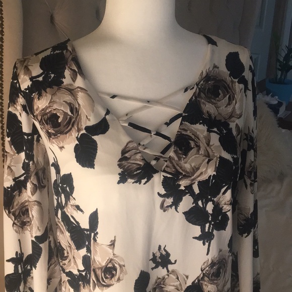 black and white floral dress - Picture 3 of 7